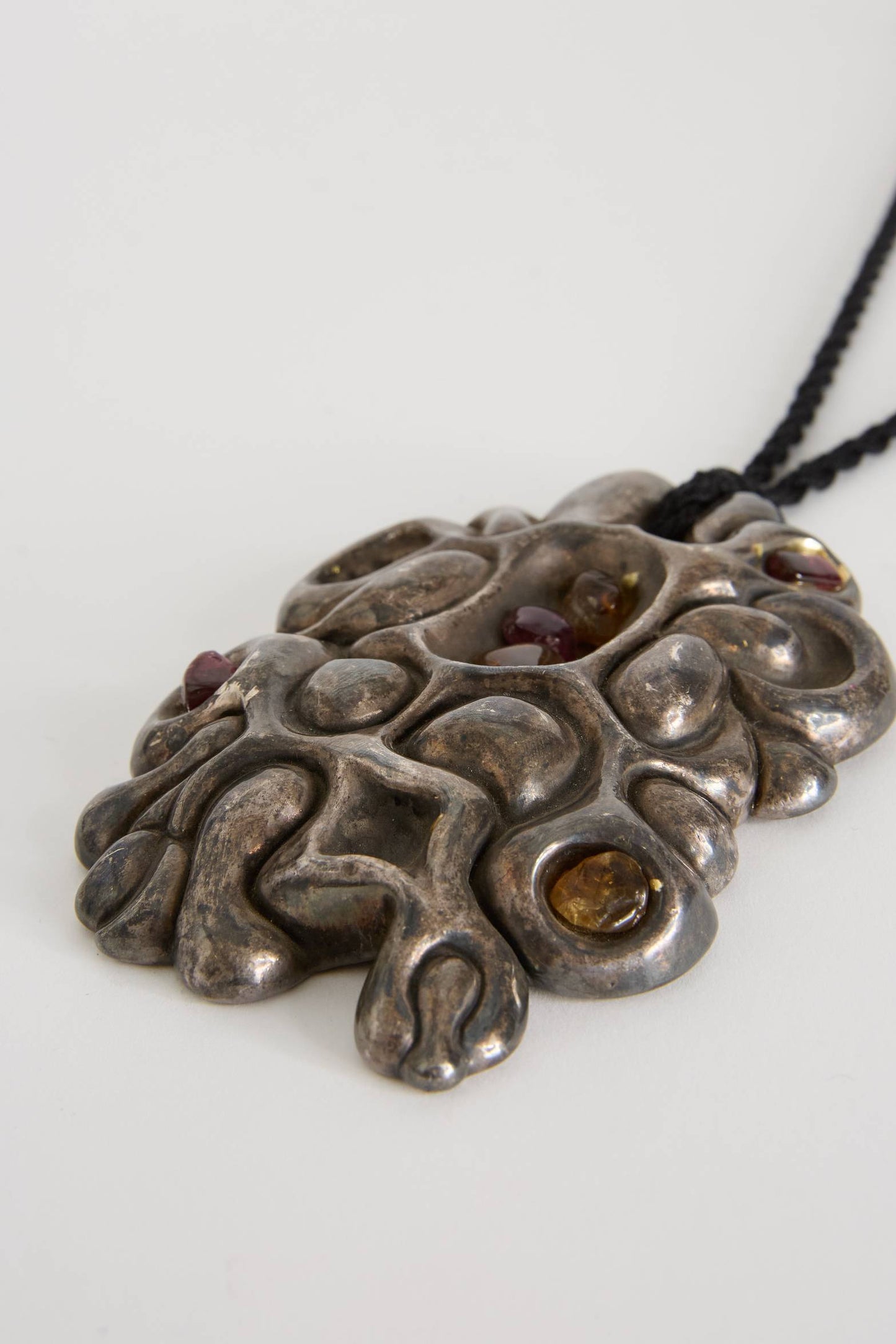 VINTAGE TRANSLUCENT - NECKLACE